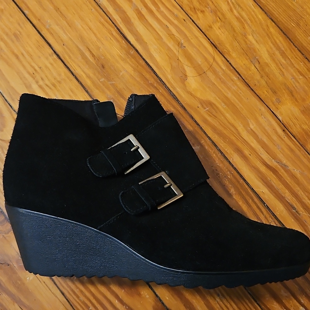 MUNRO Drew Monk 2 Strap Wedge Ankle Bootie Black Suede size 8